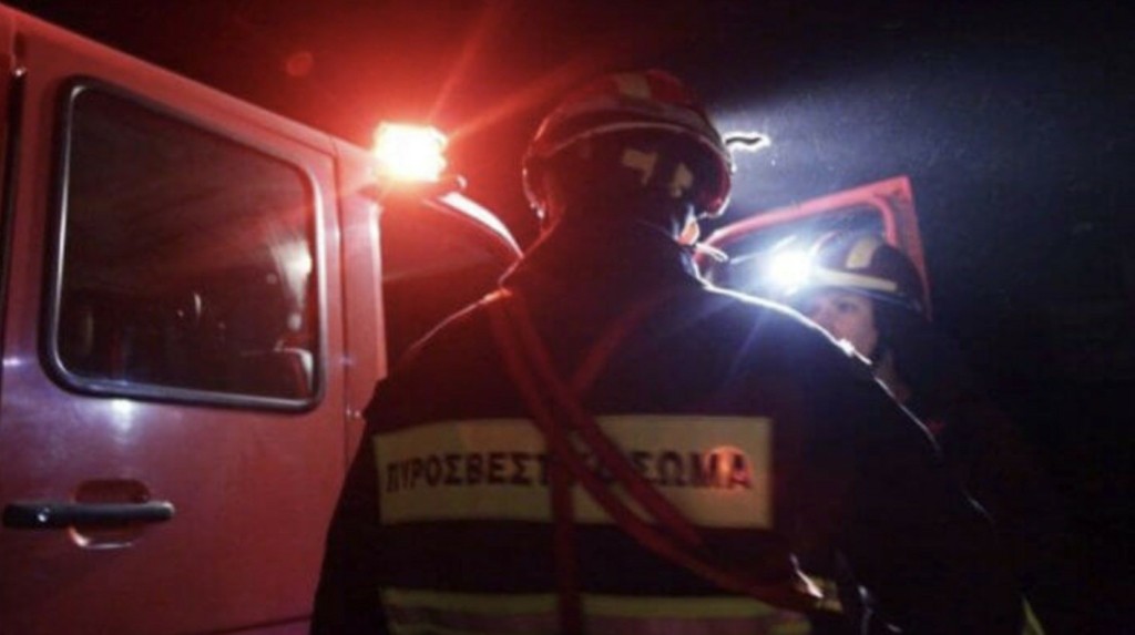 Κακοκαιρία: Απεγκλωβισμός πενταμελούς οικογένειας από διαμέρισμα στο Πήλιο